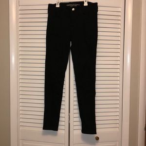 Like new black American eagle jegging style jeans